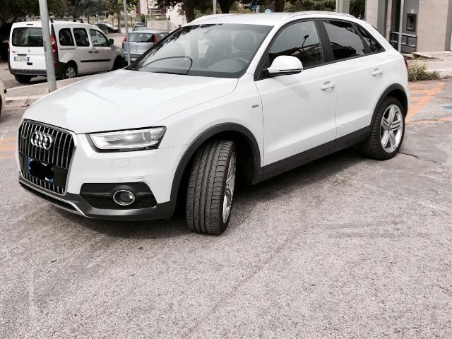 AUDI Q3 2.0 TDI laterale sinistro