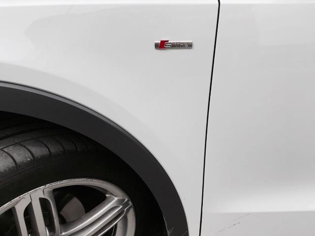 AUDI Q3 2.0 TDI dettaglio S-Line
