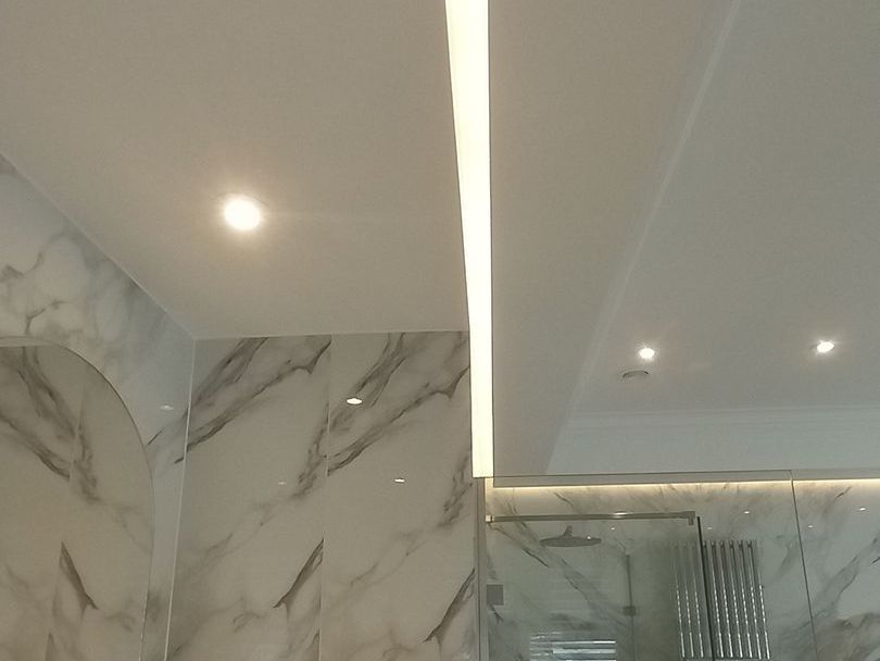 decorative finishes - interior design - painting and decorating - bespoke decor - bathroom - lighting