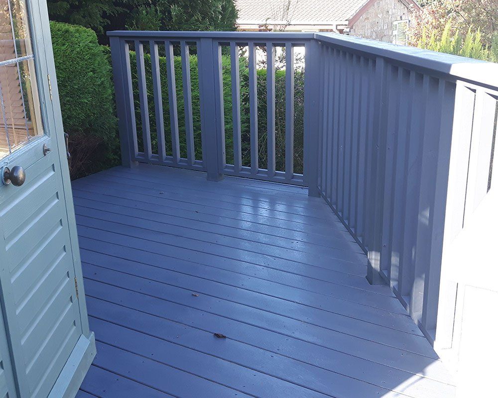 exterior painting and decorating - decking - summerhouse