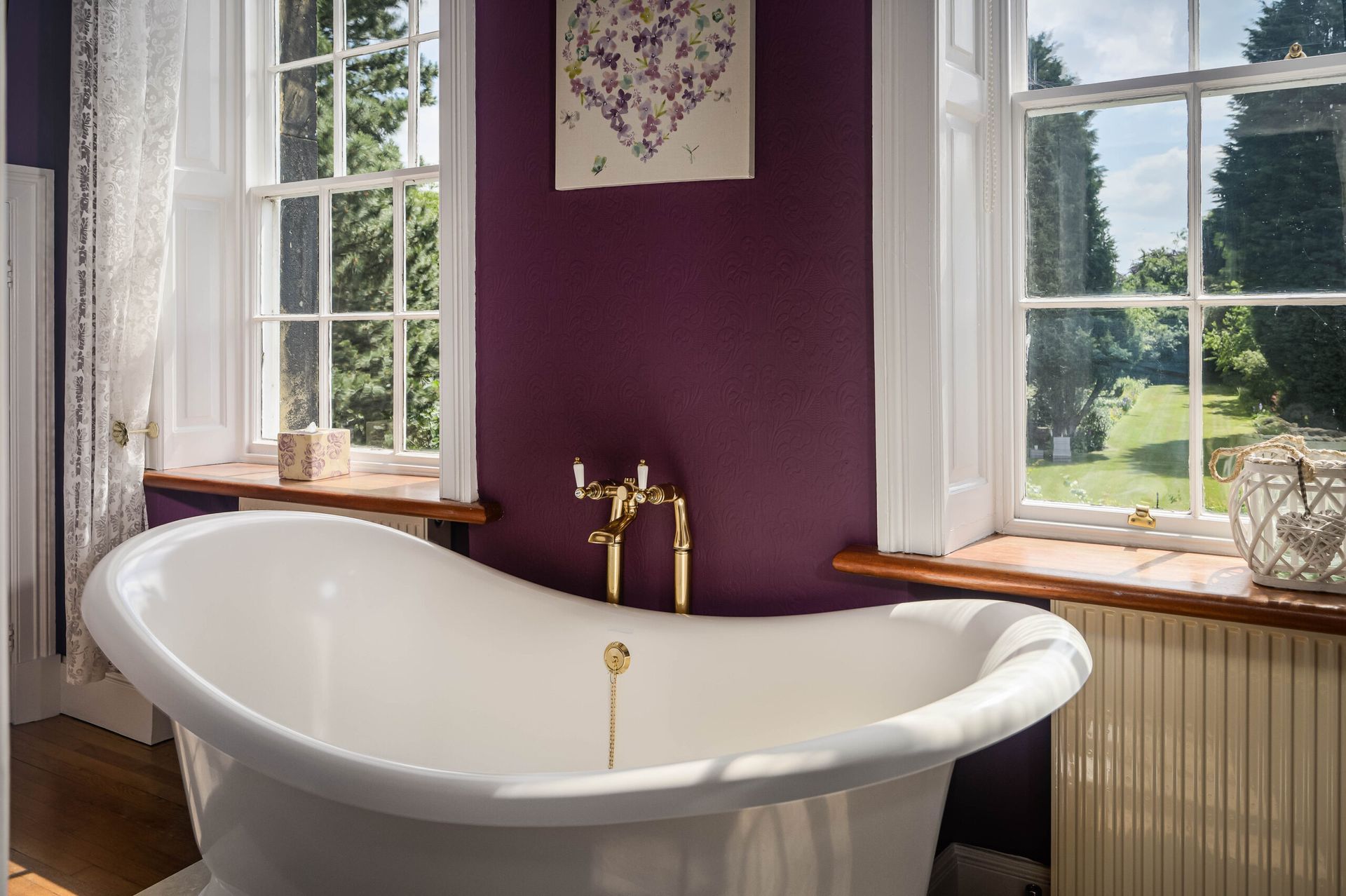 Expert painting for period property bedrooms and high-end bathrooms with freestanding tubs.