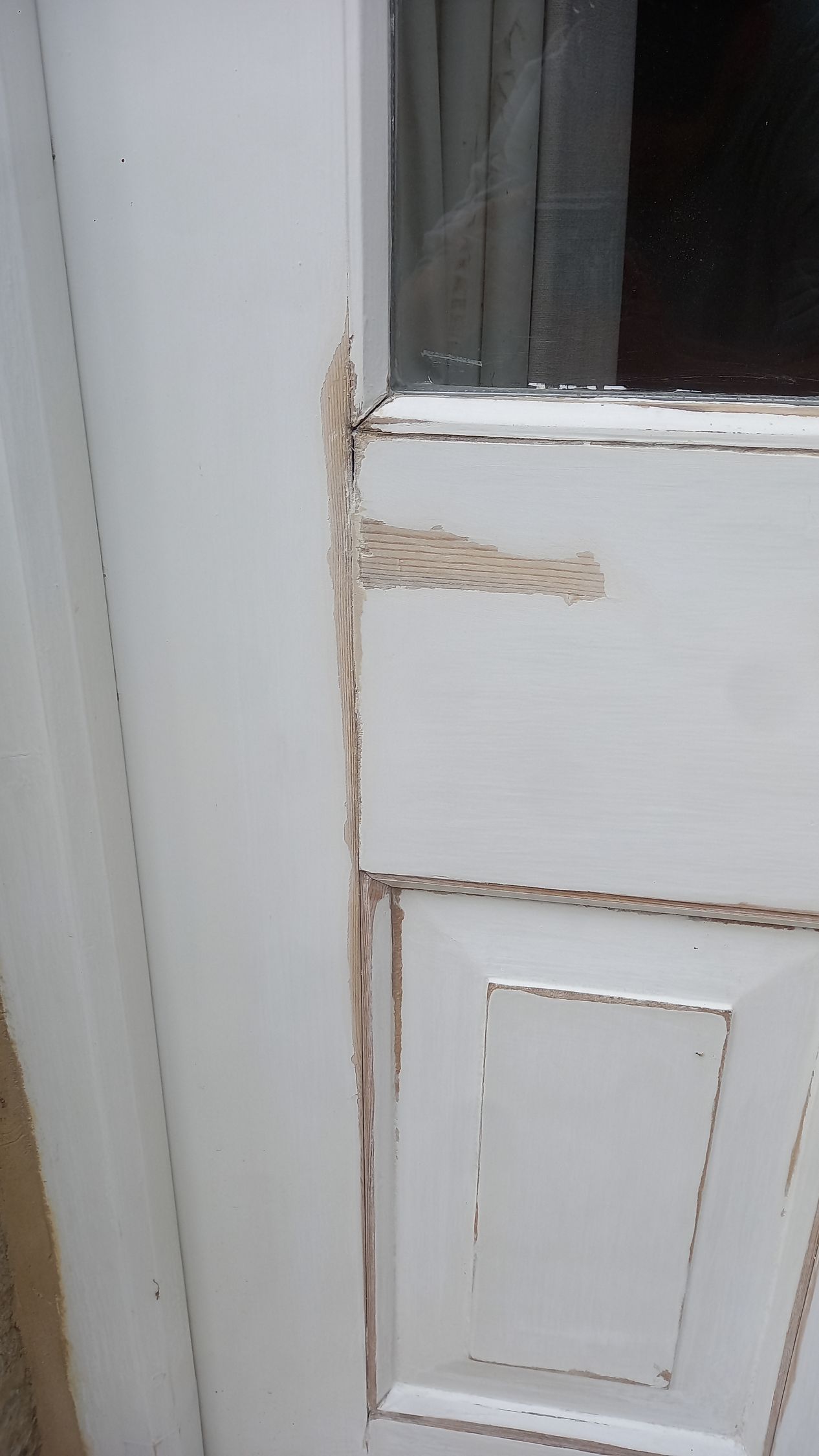 Precise preparation of historic timber panel – high-quality compound applied to restore original shape and detail
