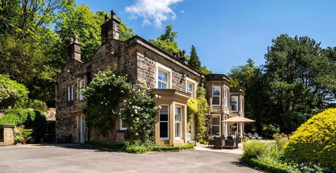 Professional exterior painting and restoration for substantial period properties in Adel