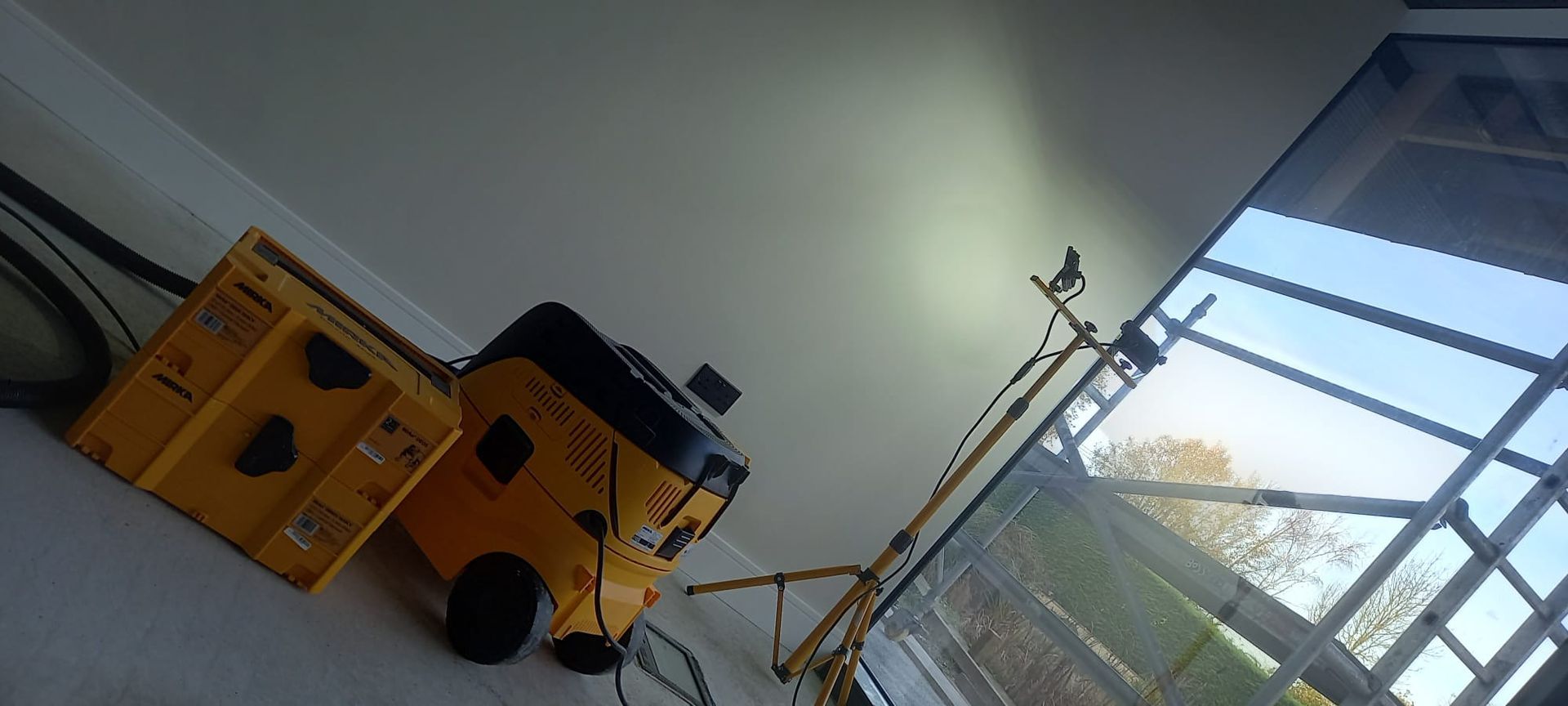Dustless sanding during out-of-hours – HEPA extraction keeping commercial space clean and quiet for next-day use
