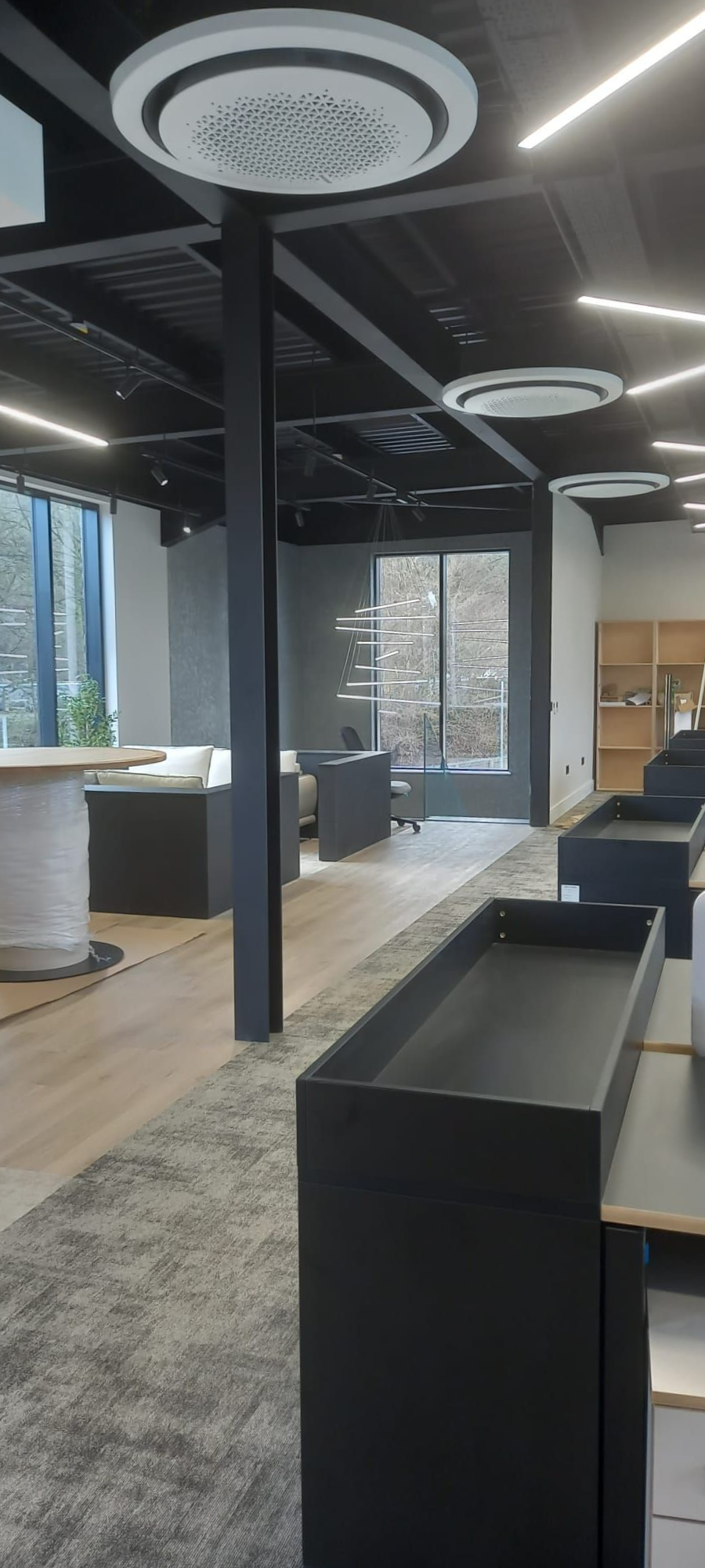 Evening out-of-hours project management – controlled lighting and full protection ensuring seamless continuation of business