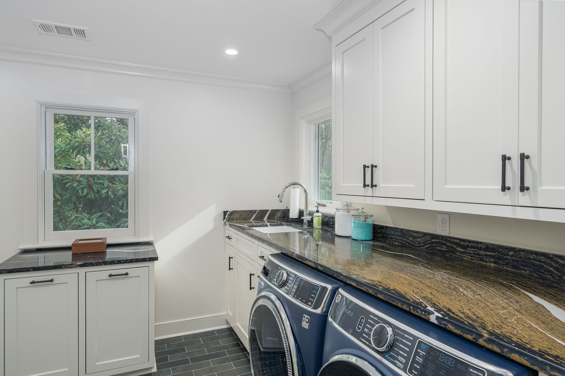 Laundry Room - Savannah, GA - Counter Fitters