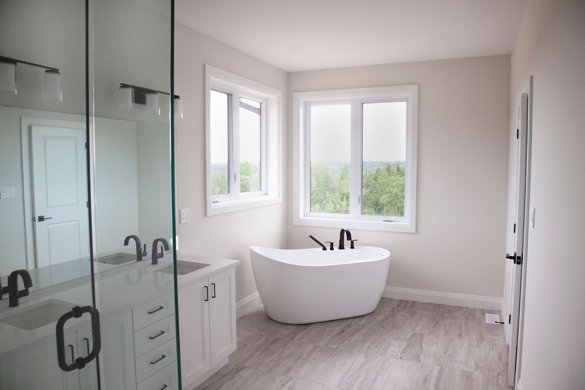 A bathroom with a tub , sink , and shower in Castleton Ontario