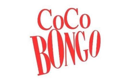 Texto rojo sobre fondo blanco: 
