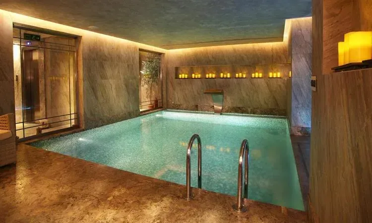 berjer hotel pool