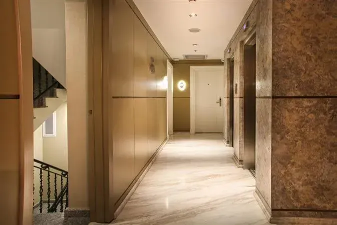 berjer hotel lobby