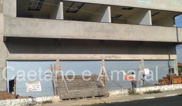 Execução de obra pela equipe Caetano e Amaral