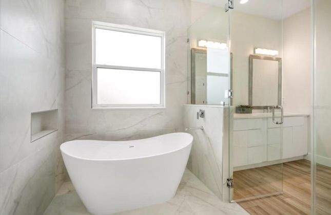 Bathtub remodel | Tampa, FL | Houghtz Designs