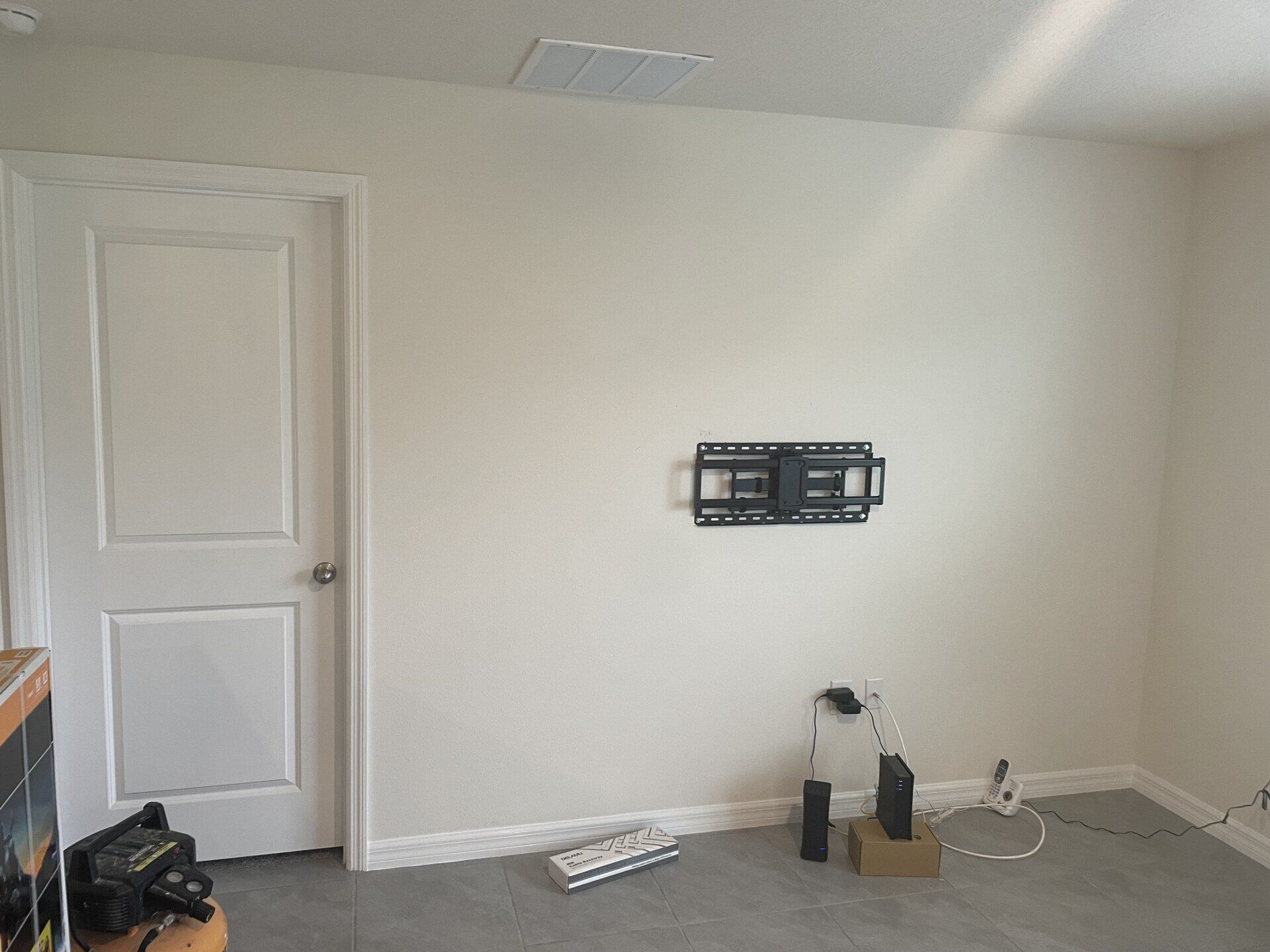 Plain wall | Tampa, FL | Houghtz Designs
