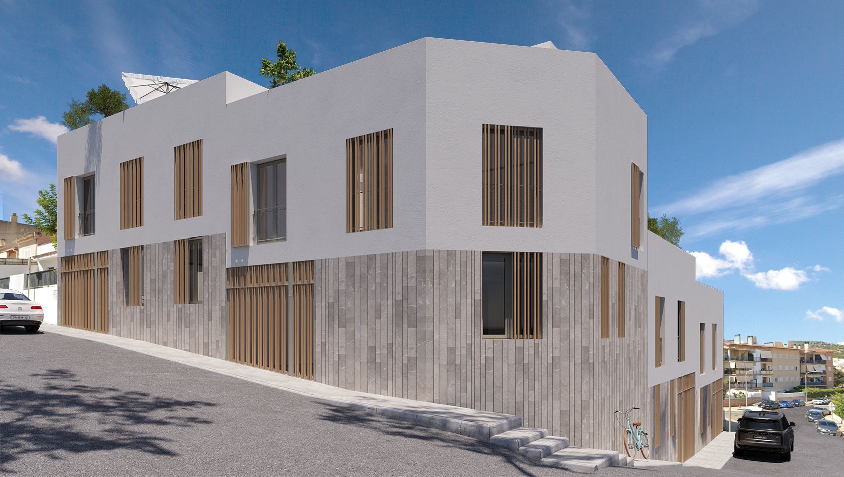 Edificio de apartamentos moderno de color blanco con detalles de madera en una calle inclinada bajo un cielo azul.