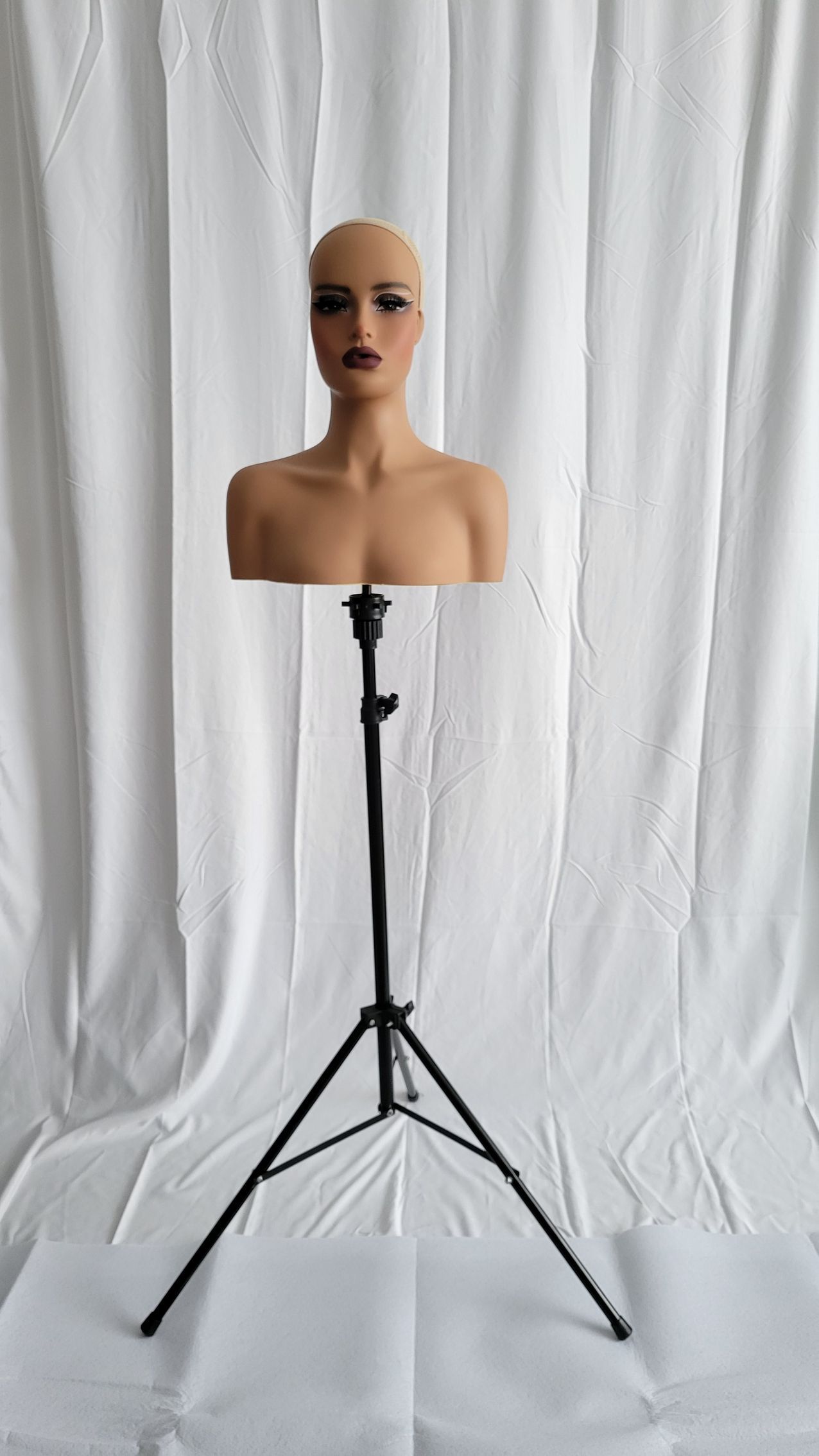 RF368- 1Pcs- Professional Single Adjustable Wig Stand Black.