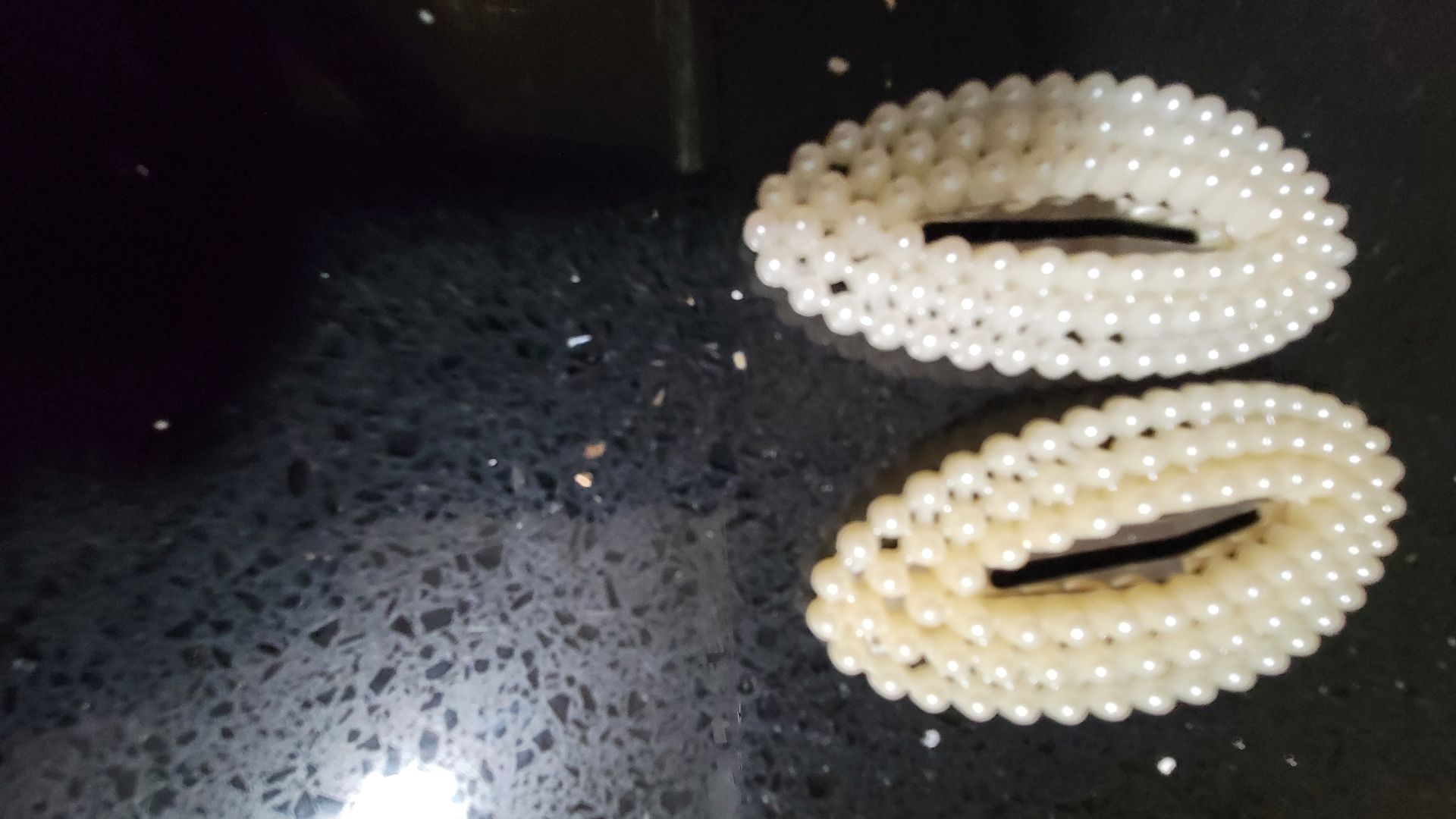 RF368 - 2 Pair Oval Pearl White Press Clip.
