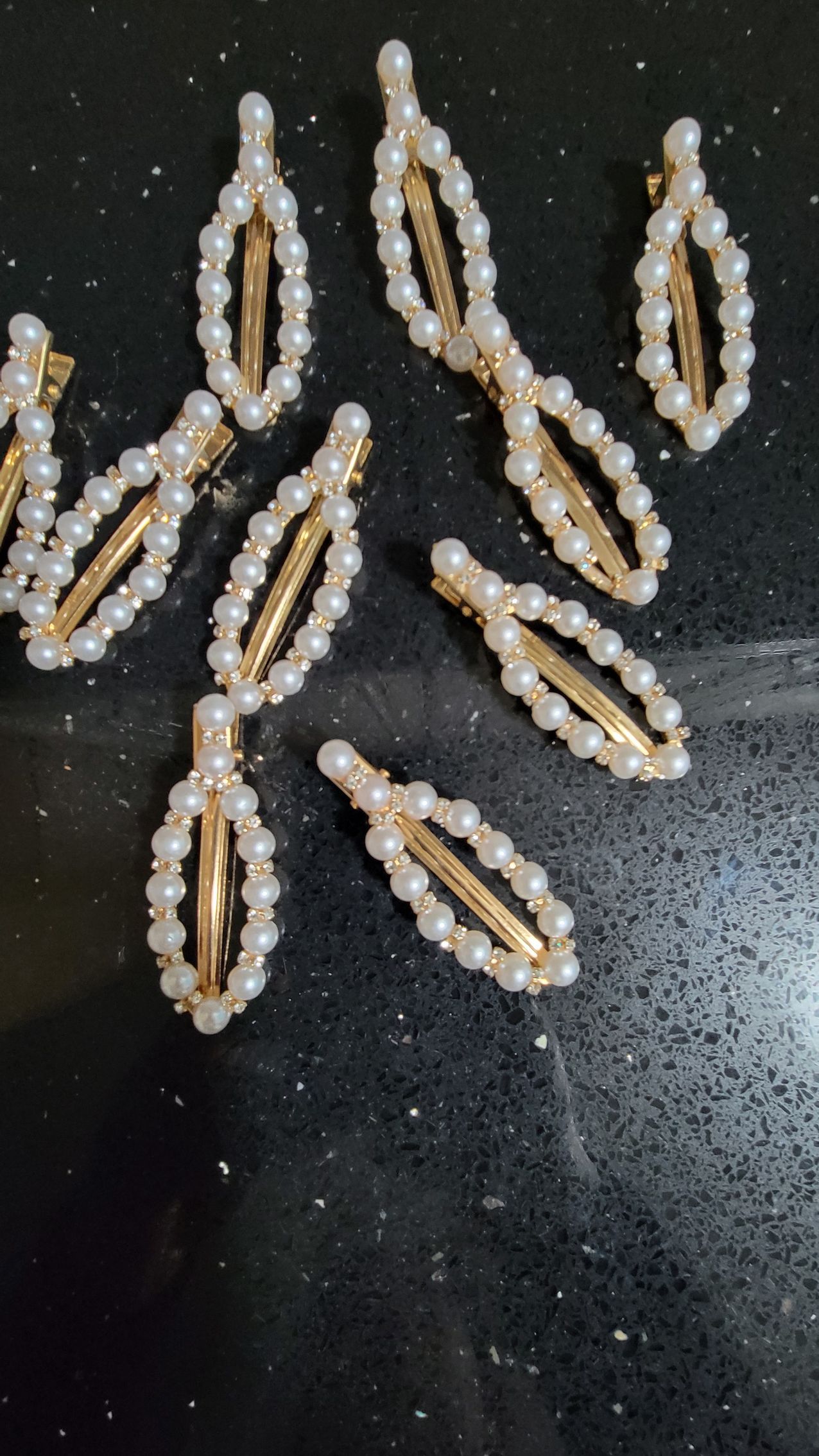 RF368 - 2 Pair Leaf Shape White Pearl Hair Pins