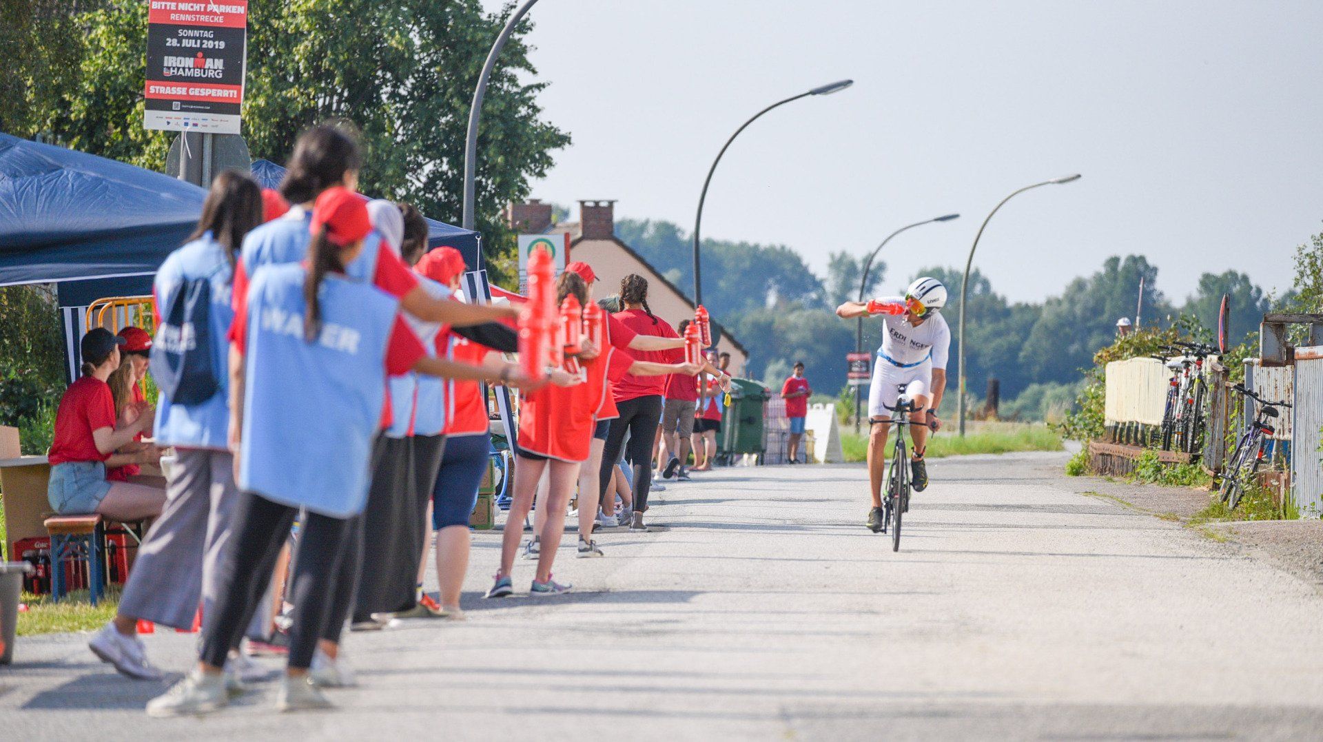 Verpflegungsstation beim Ironman Hamburg