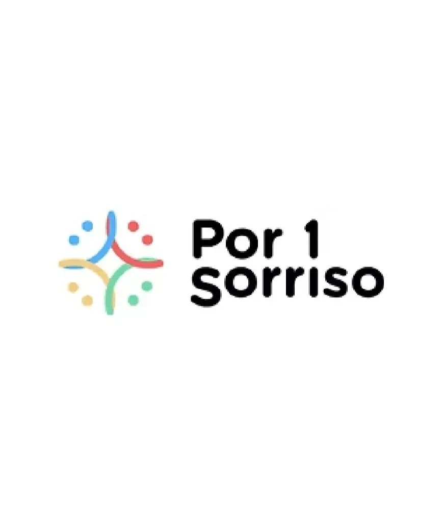Logotipo com ícone colorido de rosto sorridente e o texto “Por 1 Sorriso” em preto.