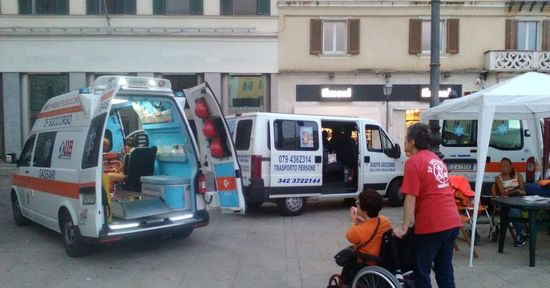 operatori sanitari durante un servizio di soccroso
