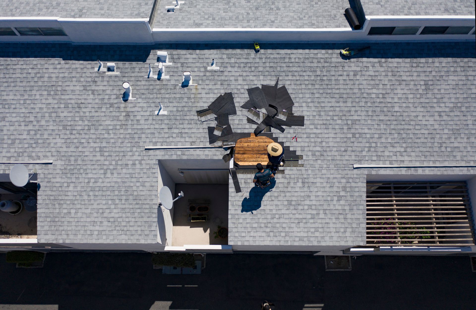 roof repair on commercial building