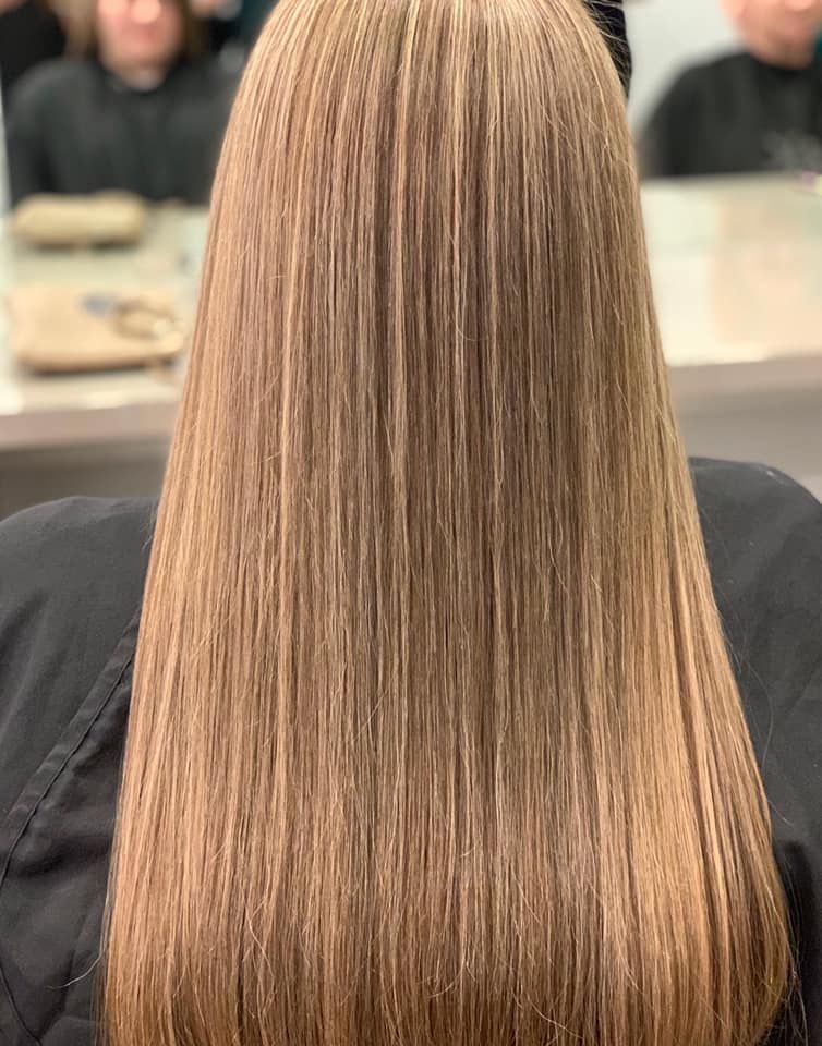 Woman With Brown Hair, Highlighted With Blonde — Artistry Of Hair in Redlynch, QLD