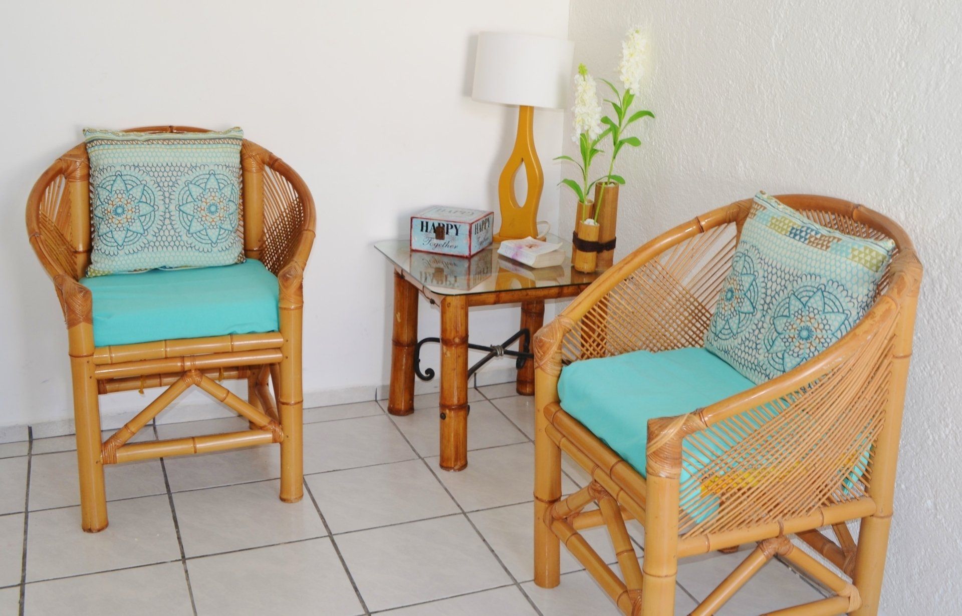 Two chairs and a table in a room with a lamp
