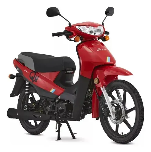Motocicleta scooter negra con ruedas blancas sobre un fondo blanco liso