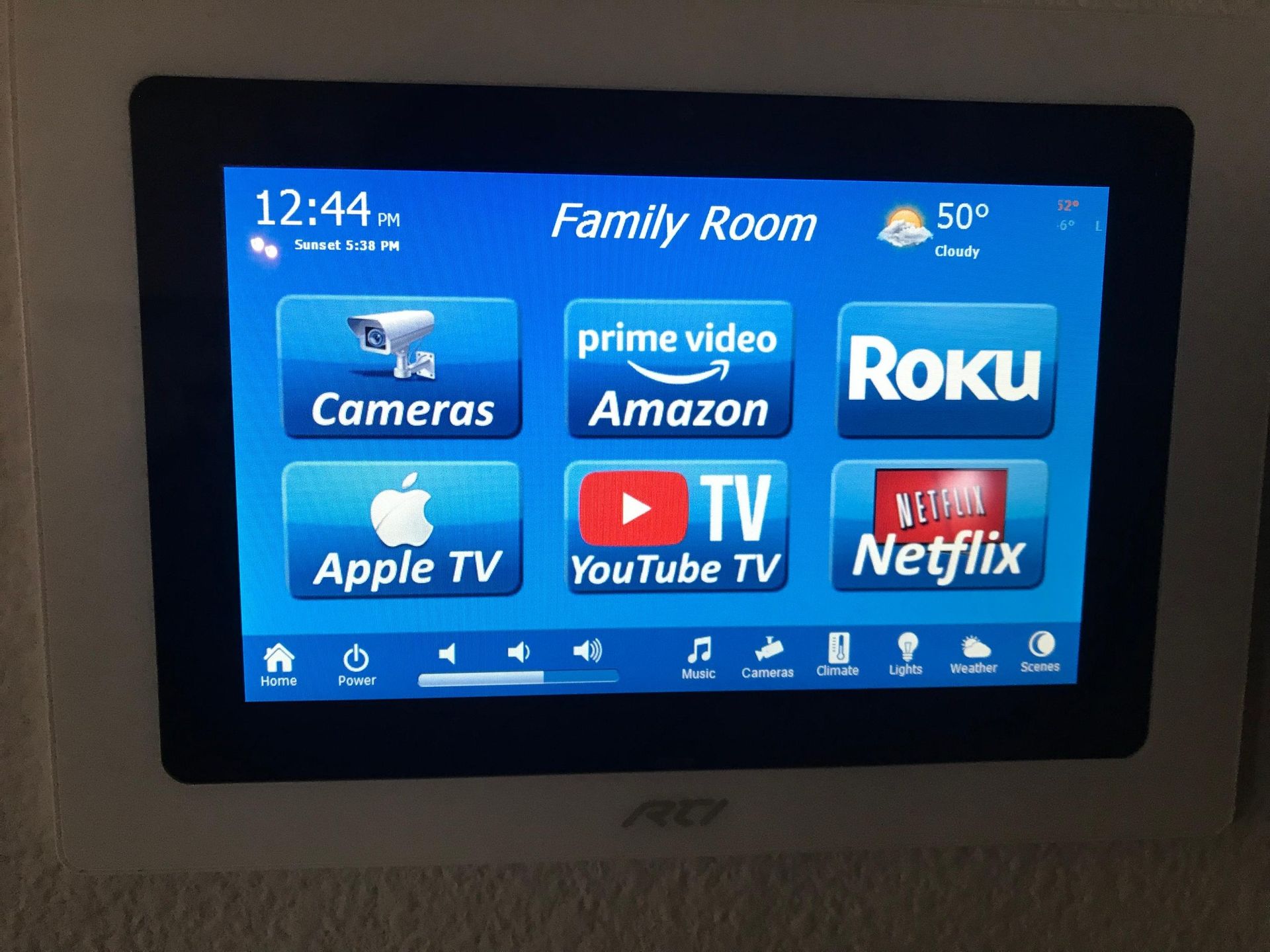 A screen that says family room on it