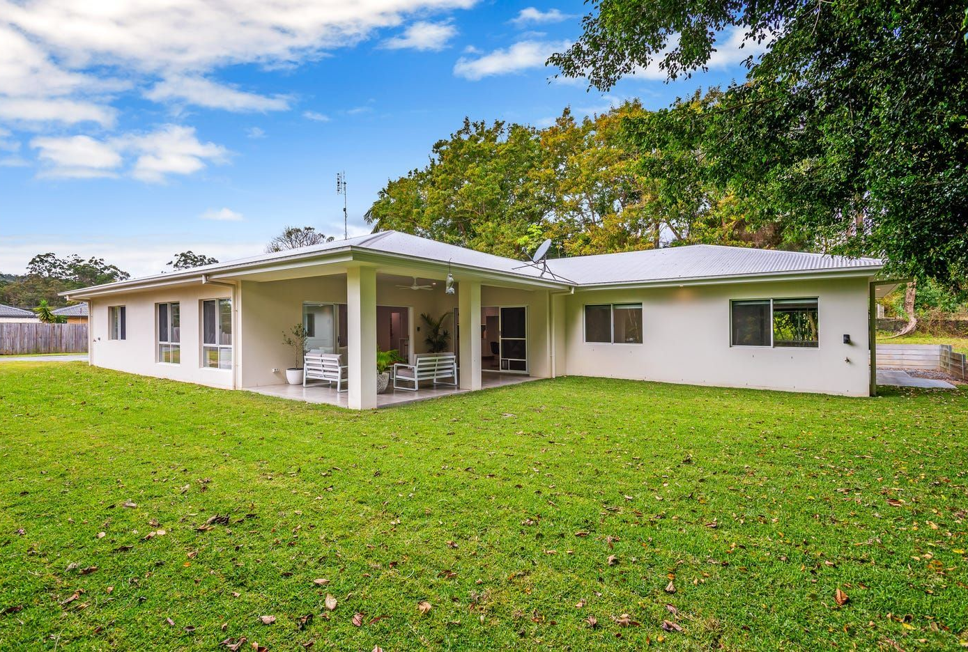 A Single-story, Light-colored House With a Covered Patio — Michael Duncan Constructions Pty Ltd in Robina, QLD