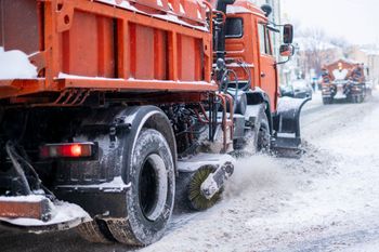 snow remove machine with crew streets