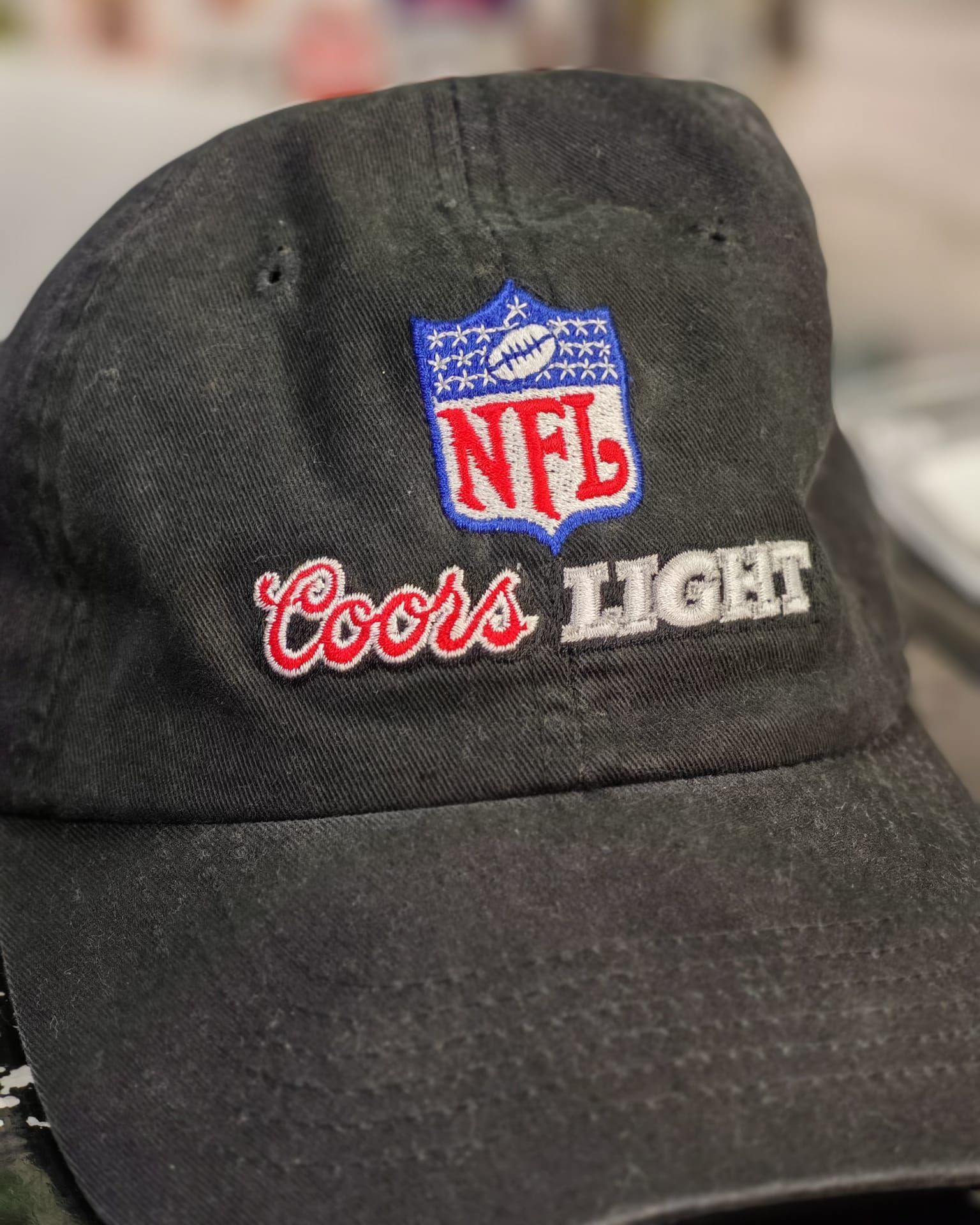 Cappellino da baseball nero NFL Coors Light con logo ricamato sul davanti.