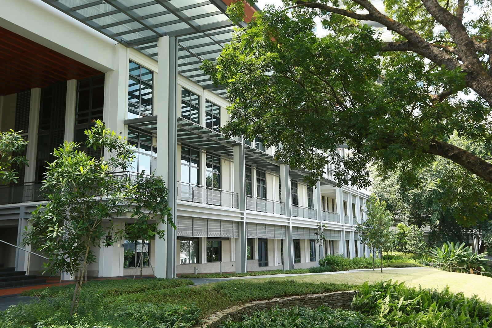 YALE - NUS