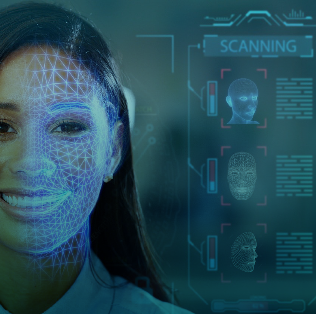 Uma mulher está sorrindo com seu rosto projetado em uma tela.