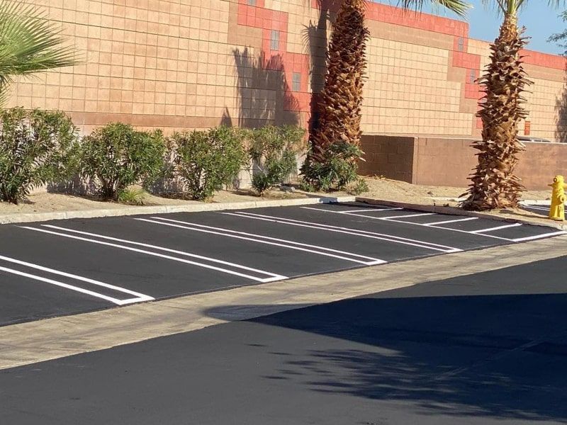 Residential & Commercial Asphalt Sealcoating Services Near Corona