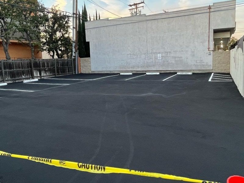 Residential & Commercial Asphalt Sealcoating Services Near Corona