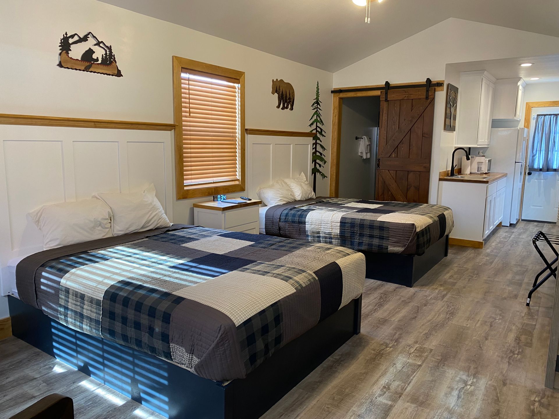 Two queen beds in Cabin 4 at Creek Side Resort.