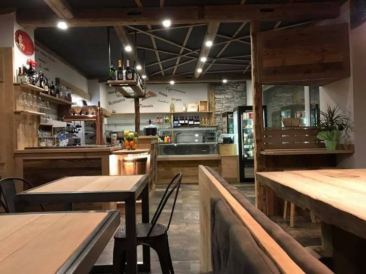 bar con arredi moderni