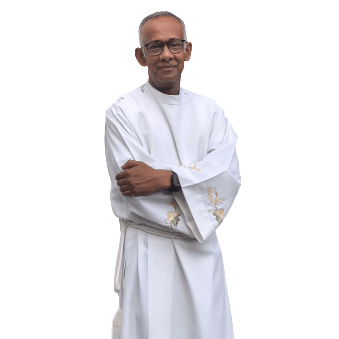 Man in white religious garb with arms crossed, wearing glasses.