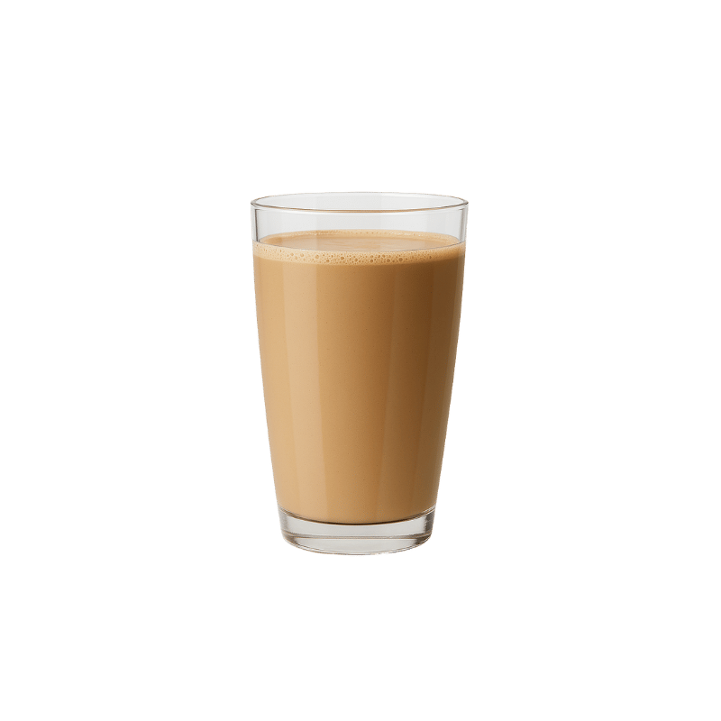 Een glas aardbeienmilkshake met een aardbei die eruit spat