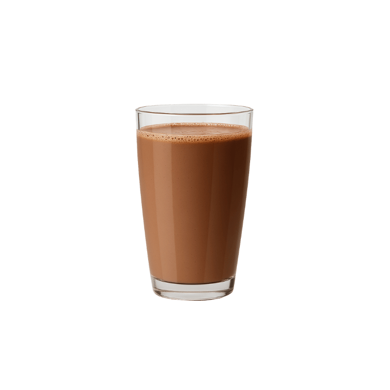 Een glas chocolademilkshake met een reep chocolade ernaast.