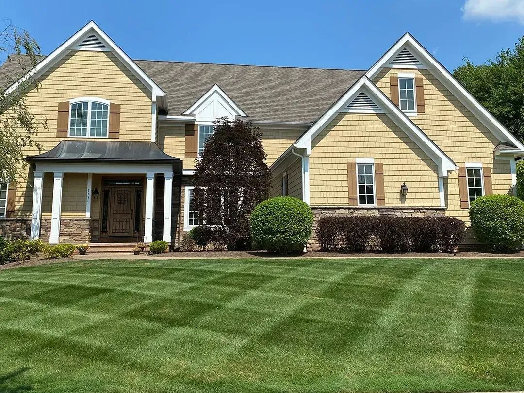 beautifully maintained lawn in Macedonia Ohio