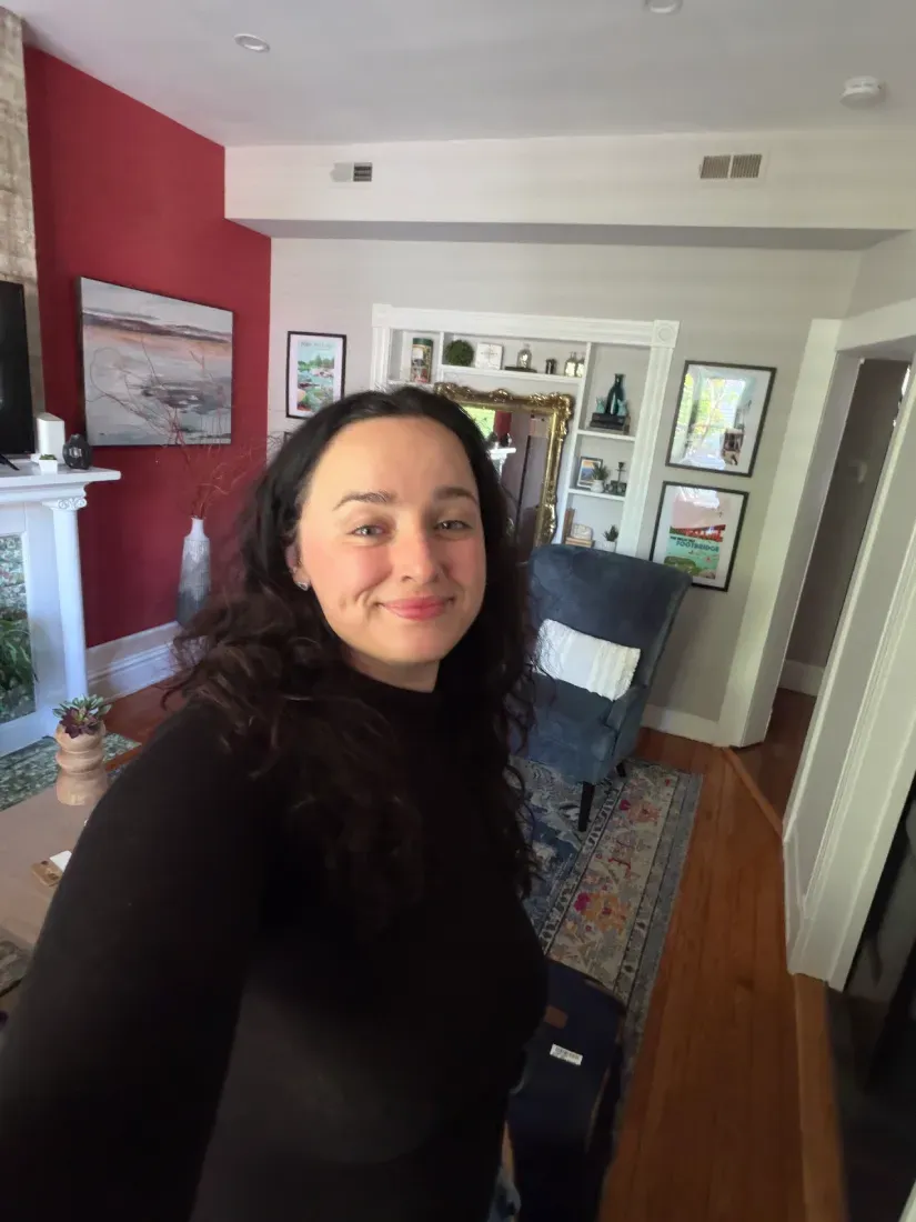 Charlee Remitz smiles as she takes a selfie in her home away from home, Richmond air bnb