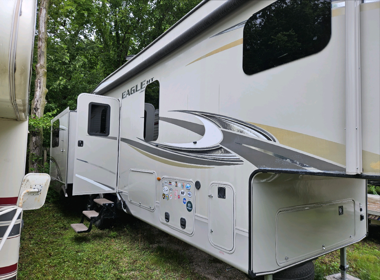 Fifth Wheel RV