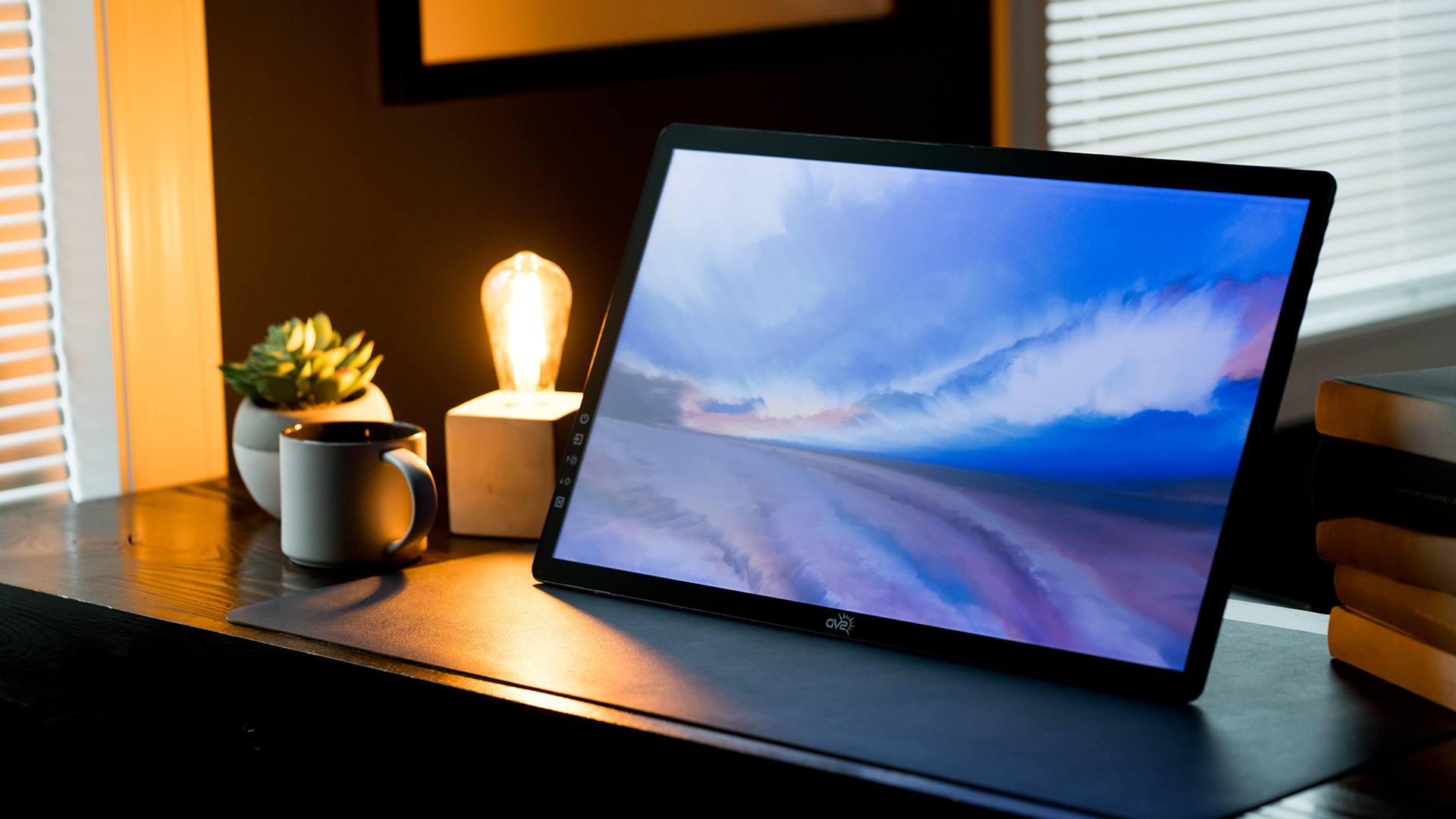 The rE 2.0 Dawn and Eve | Frontlit Color RLCD Monitors