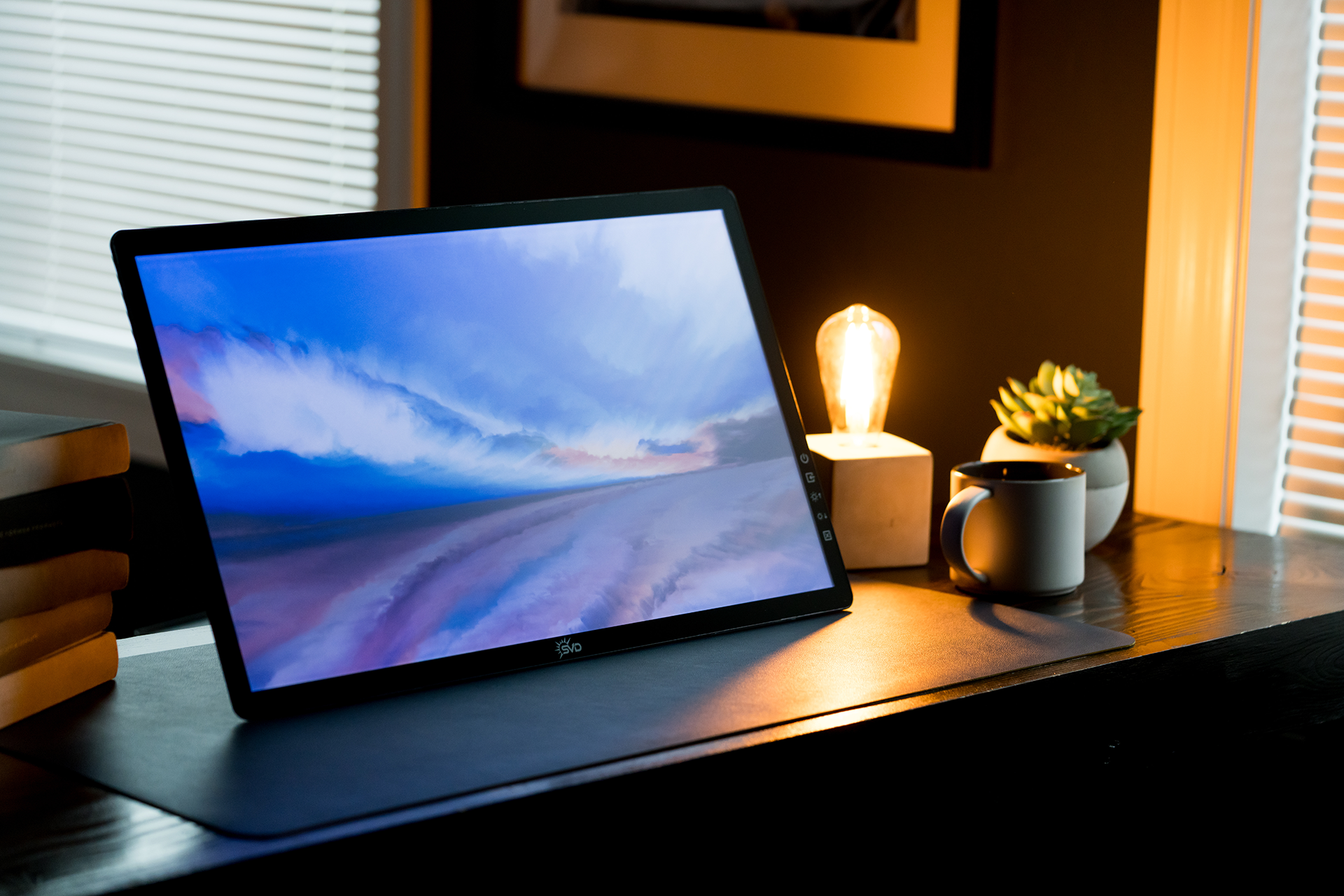 The rE 2.0 Dawn and Eve | Frontlit Color RLCD Monitors