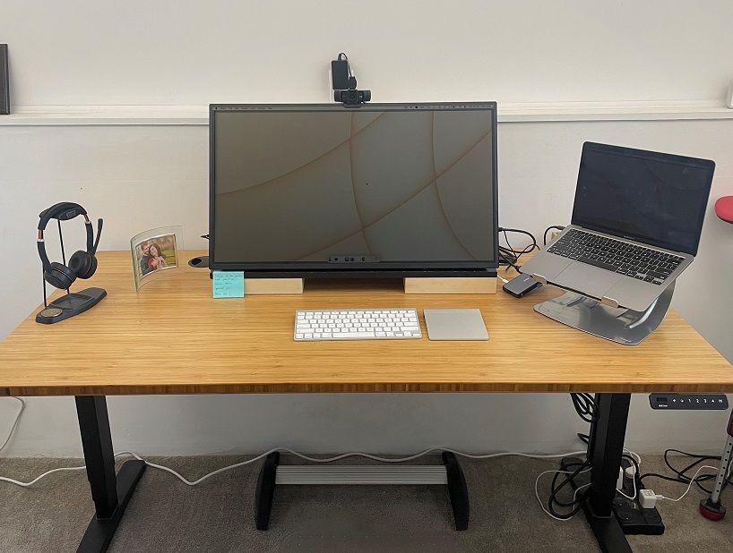 rE Monitor indoor lighting setup (image provided by customer)