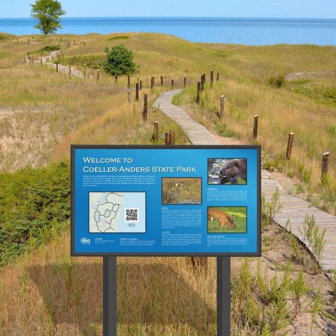 sunlight readable outdoor digital sign at state park featuring color RLCD technology