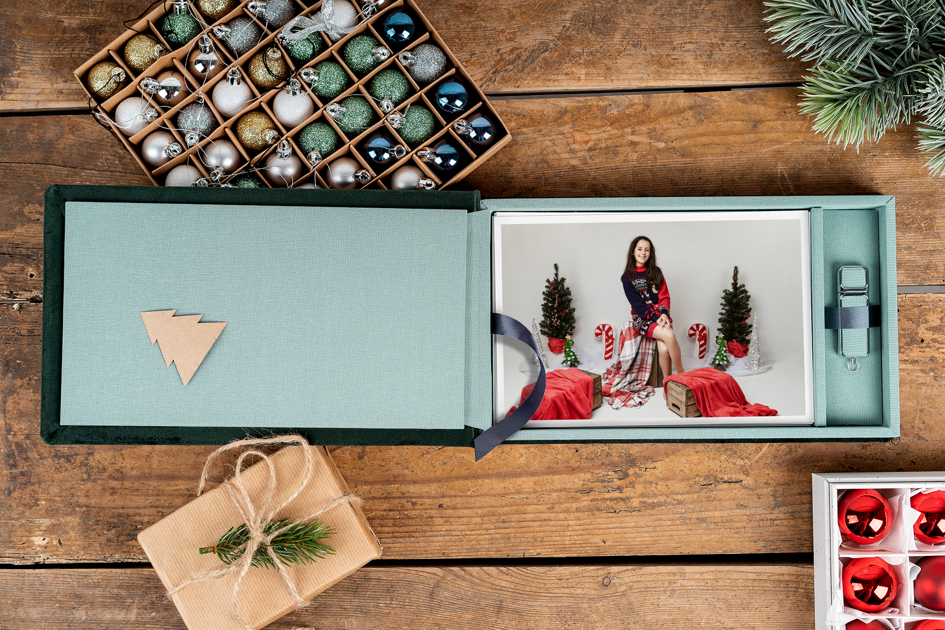 green box for photo prints in a Christmas style