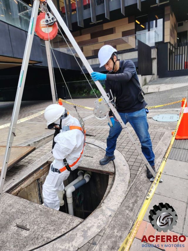 Lavado y desinfección de tanque de agua potable en conjunto residencial con trabajo en espacios confinados - ACFERBO
